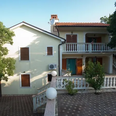 One-bedroom With Terrace In 3542-4 Apartment