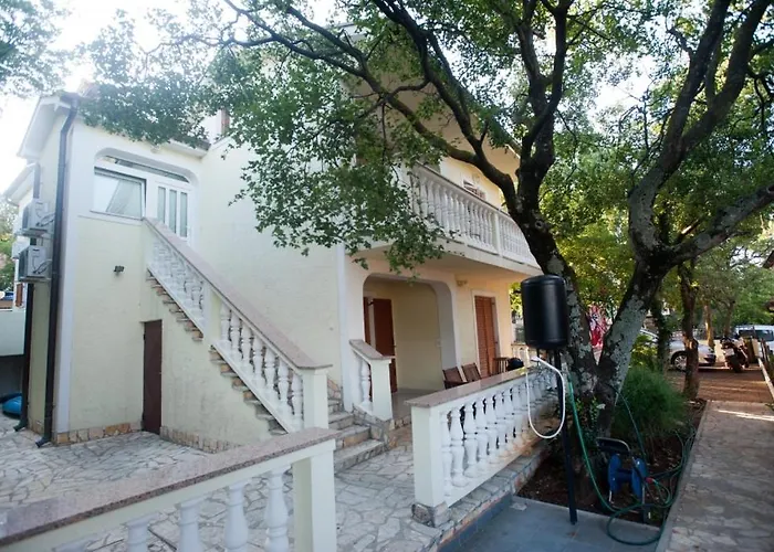 شقة One-bedroom With Terrace In 3542-4 *