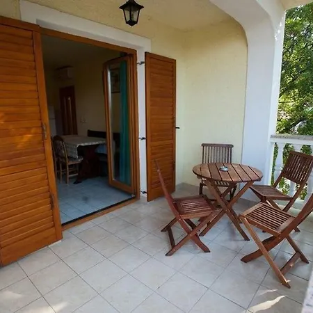 One-bedroom With Terrace In 3542-4 Apartman