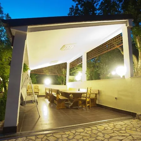 One-bedroom With Terrace In 3542-4 Apartman