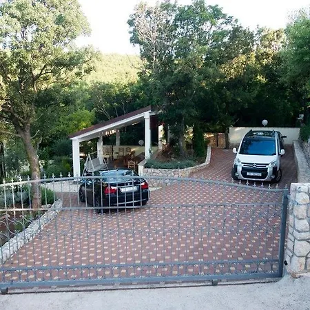 One-bedroom With Terrace In 3542-4 Apartman Povile