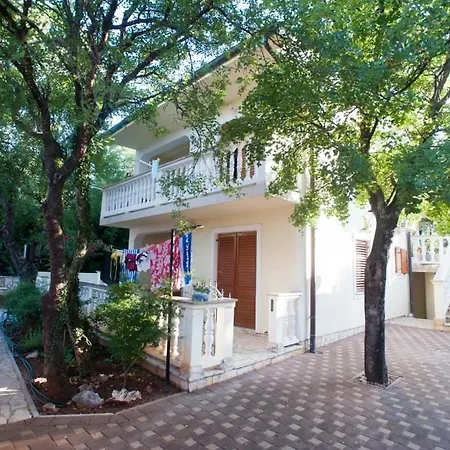 One-bedroom With Terrace In 3542-4 Apartman Povile