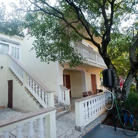 Apartman One-bedroom With Terrace In 3542-4 *