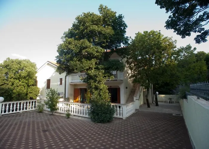 One-bedroom With Terrace In 3542-4 Apartment *