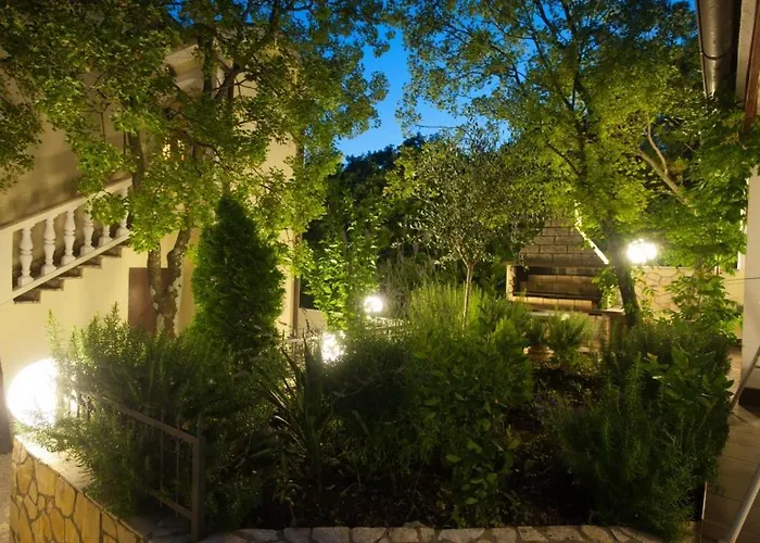 One-bedroom With Terrace In 3542-4 Apartment *